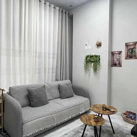 Smile In Center * تيرانا