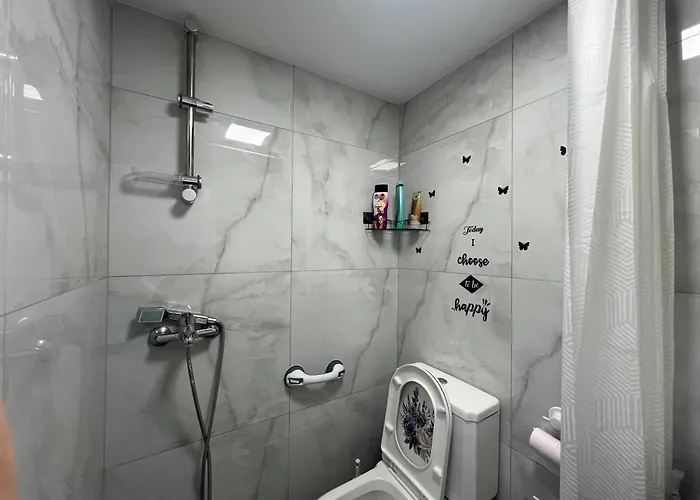 Smile In Center * تيرانا